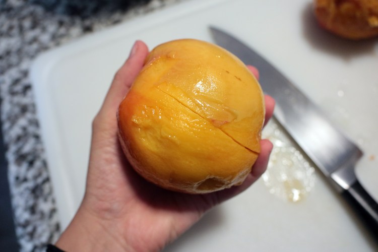 cuttingpeaches